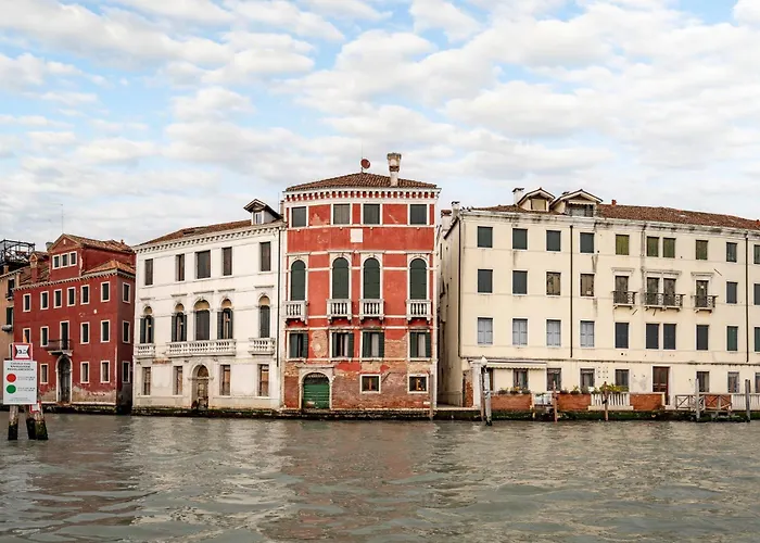 Rubino Flat Canal View